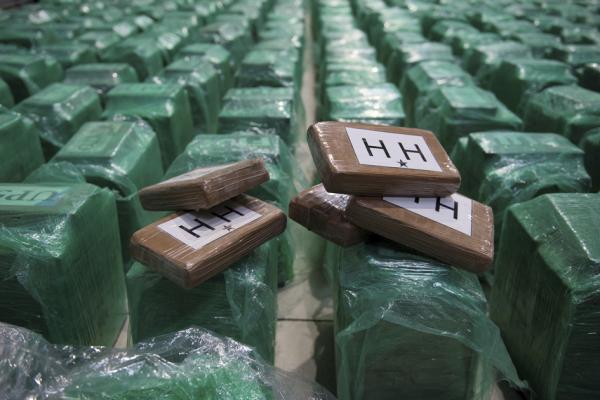 西班牙曾缴获的大批包装的可卡因（JORGE GUERRERO/AFP via Getty Images）