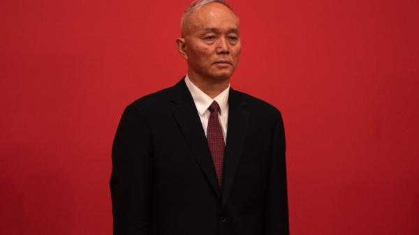 2022年10月23日，常委蔡奇在中国北京人民大会堂与新届中共政治局常委及中外记者共同出席记者会。（图片来源：Kevin Frayer/Getty Images）