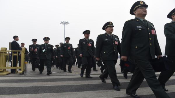 一个“普通”的军官哪来这么多钱买官？答案就在于“权力融资”。（图片来源：Getty Images）