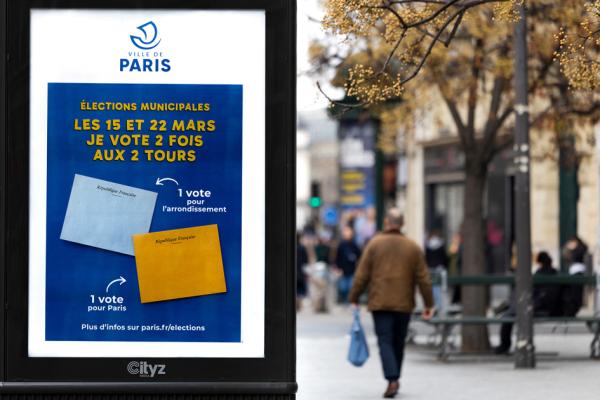 巴黎市张贴的市政选举海报(JOEL SAGET / AFP via Getty Images)