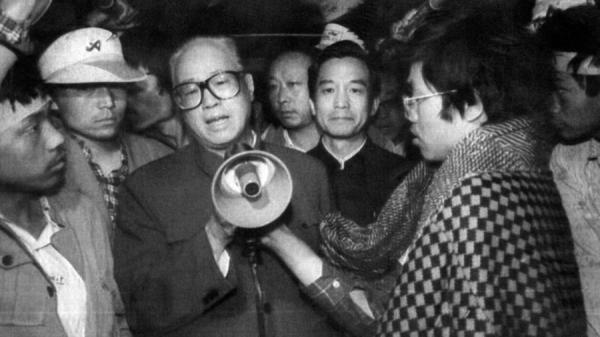 六四前夕，赵紫阳不计个人前程、官位，对学生说出心里话：“我们来得太晚了！......”（图片来源：合成图 今涛拍暗）