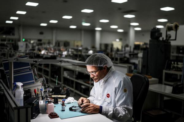 德国工厂的工人(PATRICIA DE MELO MOREIRA/AFP via Getty Images)