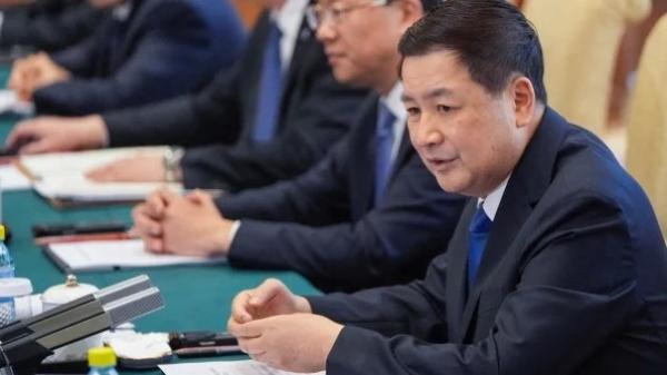 王小洪。(图片来源: MARK SCHIEFELBEIN/POOL/AFP via Getty Images)