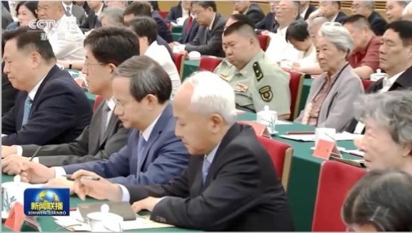 习近平开始对陈云家族翻老帐，图为陈云之子陈元。（图片来源： 合成图 今涛拍暗）