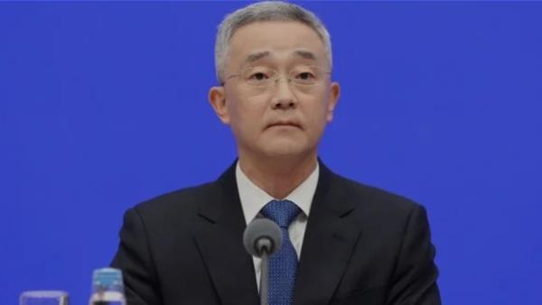 胡海峰。（图片来源: 合成图今涛拍暗）