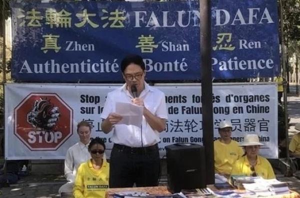 法国法轮大法协会会长唐先生在集会上发言(图片来源:法国看中国记者站)