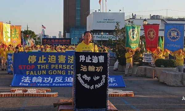 自动化仪表工程师魏本生在集会上发言。(摄影:Daniel/看中国)