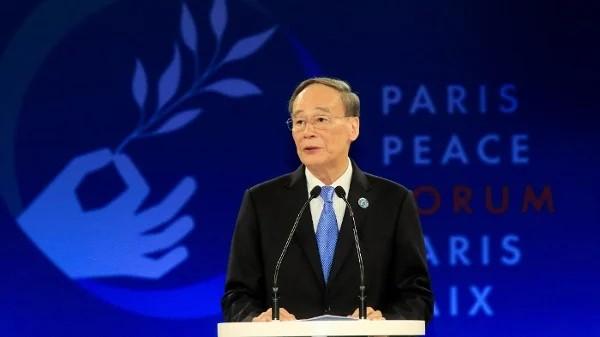 2019年11月12日，时任中共国家副主席王岐山在巴黎和平论坛全体会议上发表讲话。（图片来源：MICHEL EULER/POOL/AFP via Getty Images）