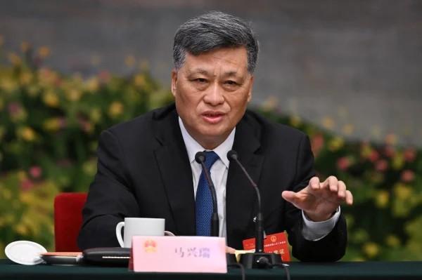 2024年3月7日，时任新疆党委书记马兴瑞在北京人民大会堂第十四届全国人大会议新疆代表团会议上致词。（图片来源：GREG BAKER/AFP via Getty Images）