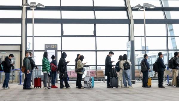 2023年3月20日,上海浦东国际机场的旅客。(图片来源:Zhe Ji/Getty Images)