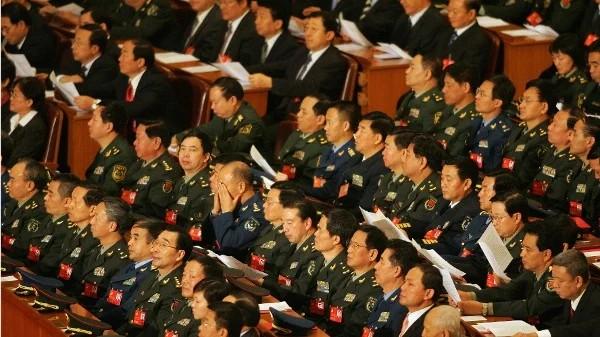 2007年10月21日,在北京人民大会堂举行中共第十七次中共党代会,图中是出席会议的中共军事代表们。(图片来源:FREDERIC J.BROWN/AFP via Getty Images)