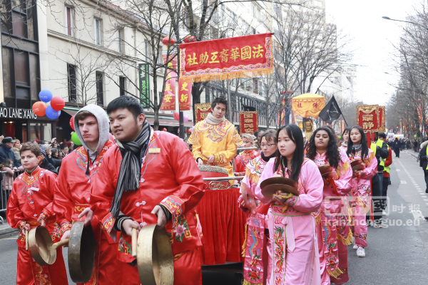 巴黎13区新年大游行(图组5)