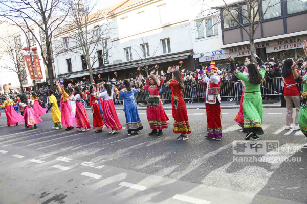 巴黎13区新年彩妆大游行(图组1)