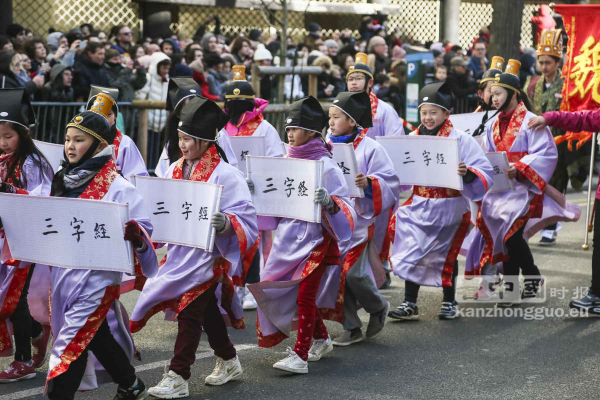 巴黎13区新年彩妆大游行(图组1)