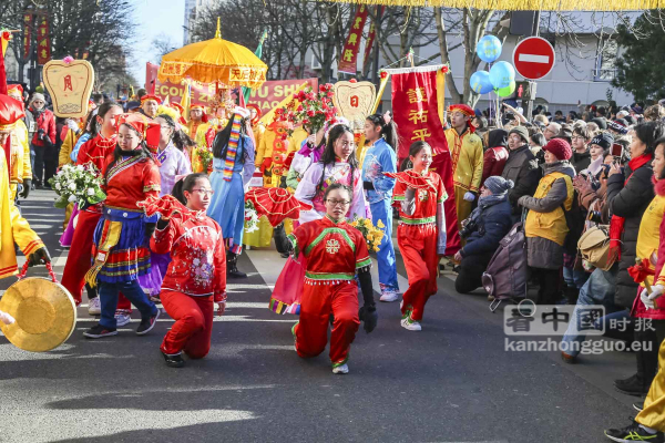 巴黎13区新年彩妆大游行(图组4)