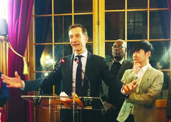 19区区长达纽新年致辞,副区长王立杰(右)(摄影:林莲怡/看中国)