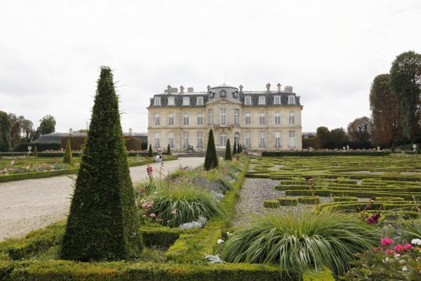 香舒芒城堡的北面及花园（摄影：李牧/看中国）