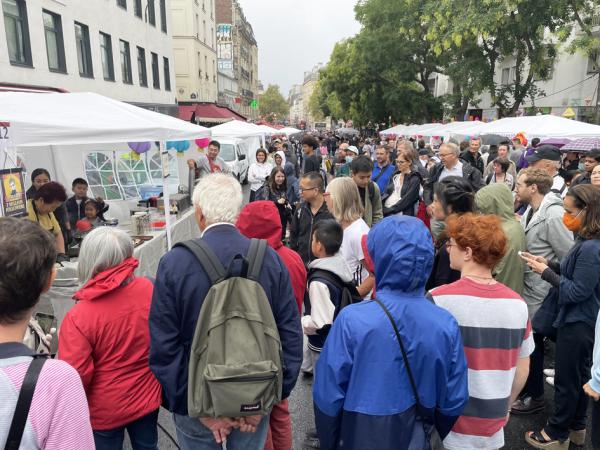 美丽城中秋美食节火爆登场,亚洲美食吸引了大批巴黎民众。